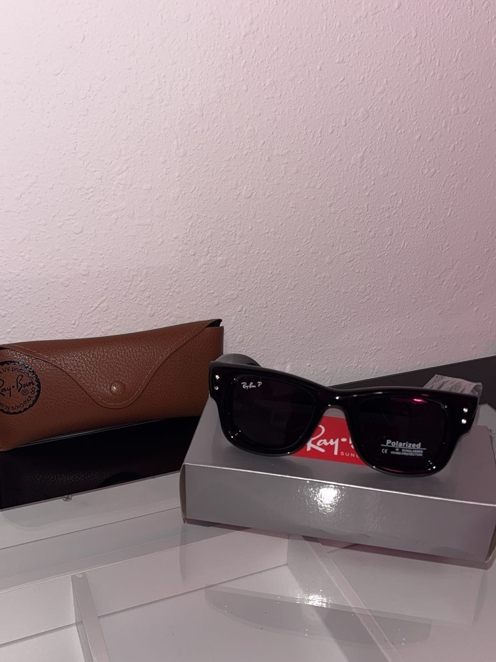 Ray-Ban Black Wayfarer Polarized Sunglasses with Brown Case